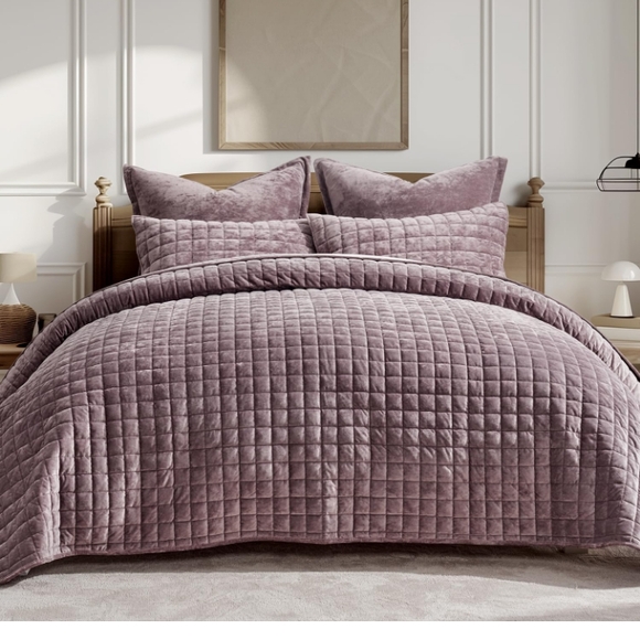 Lavender Luxurious Velvet Quilt Set Queen Size Bed Soft Purple Quilted Squares